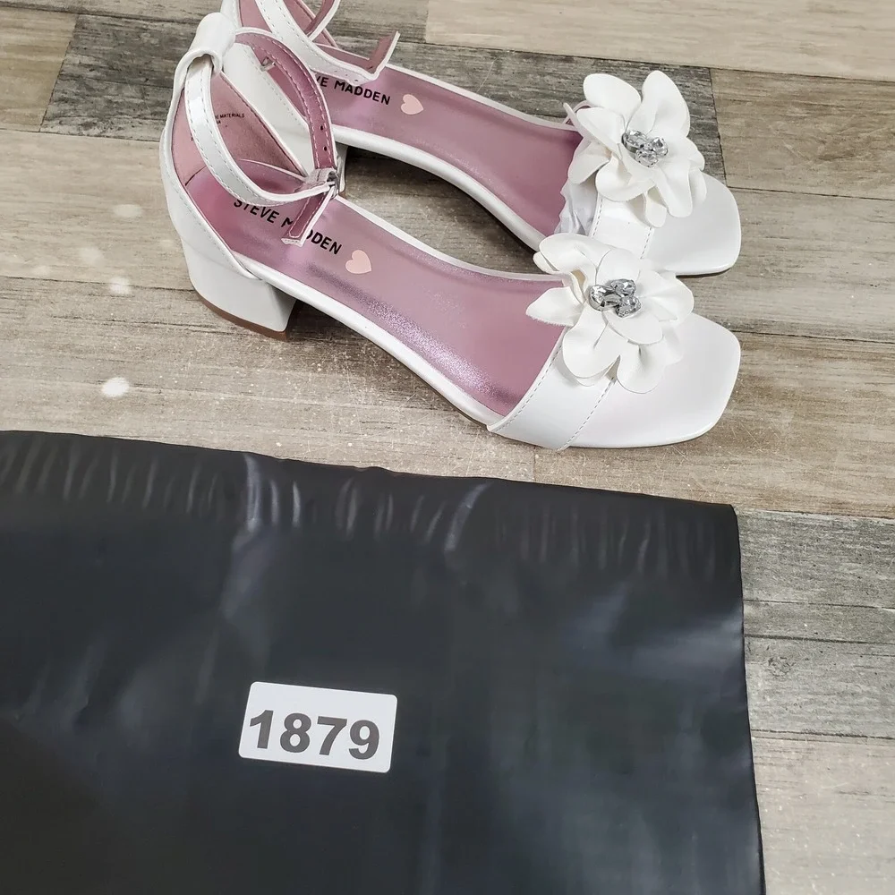 Steve Madden Lessa Girls Sandals Sz 4 Heel White Flower Rhinestone Ankle Strap